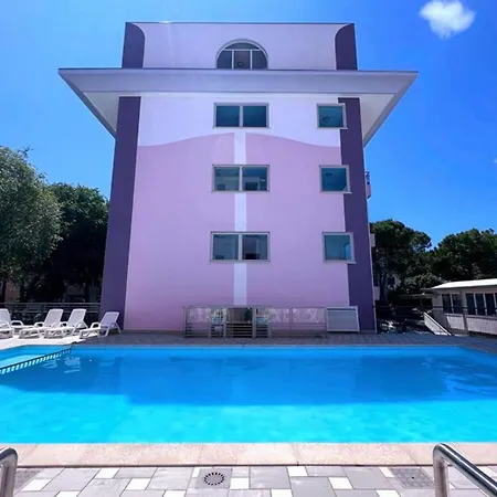 Cozy With Outdoor Pool *