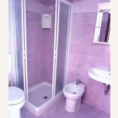 דירה Cozy With Outdoor Pool *